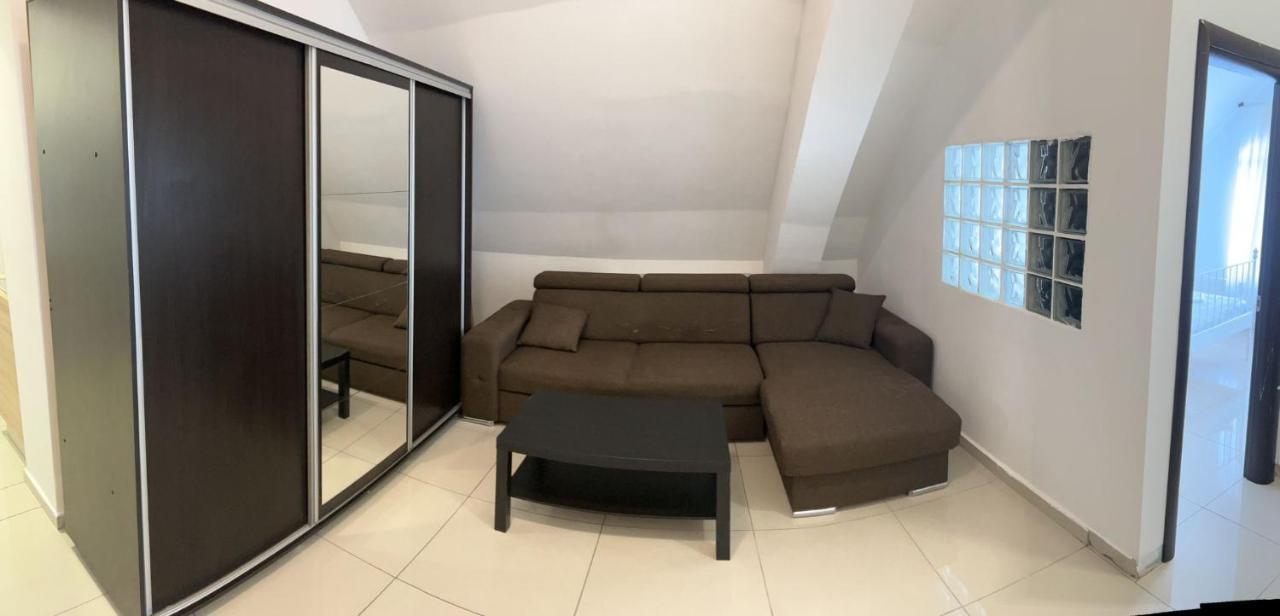Apartamento Chez Ana Otopeni Exterior foto
