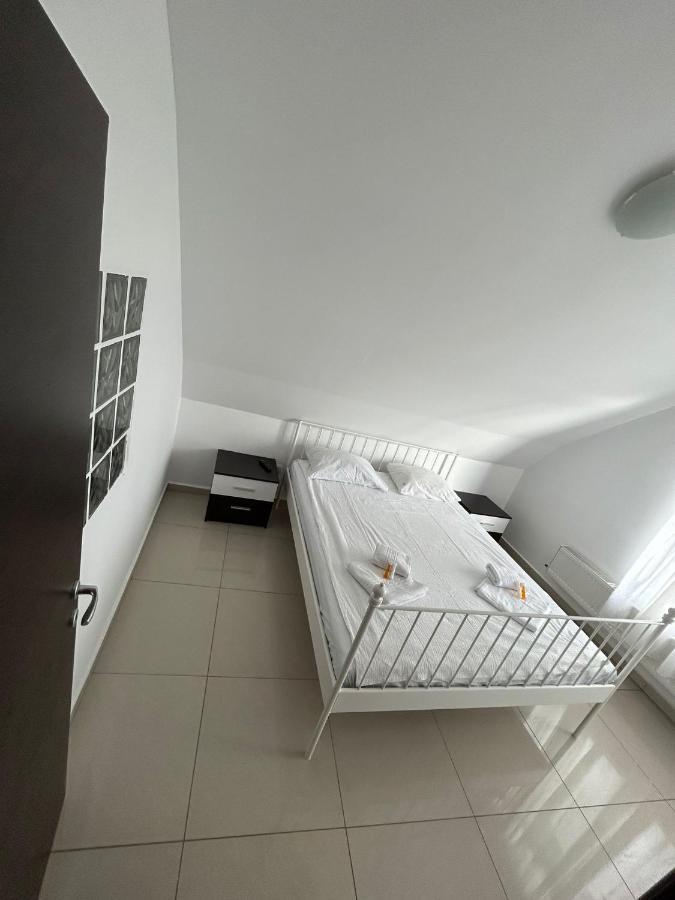 Apartamento Chez Ana Otopeni Exterior foto